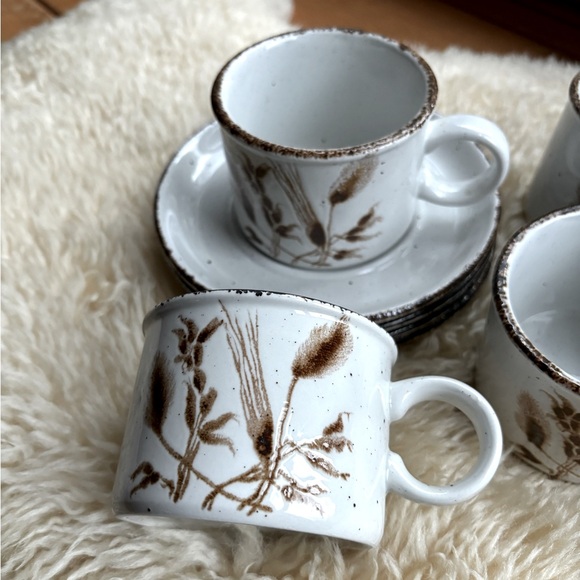 Vintage Midwinter Wild Oats Stoneware Cups and Saucers - Picture 8 of 9